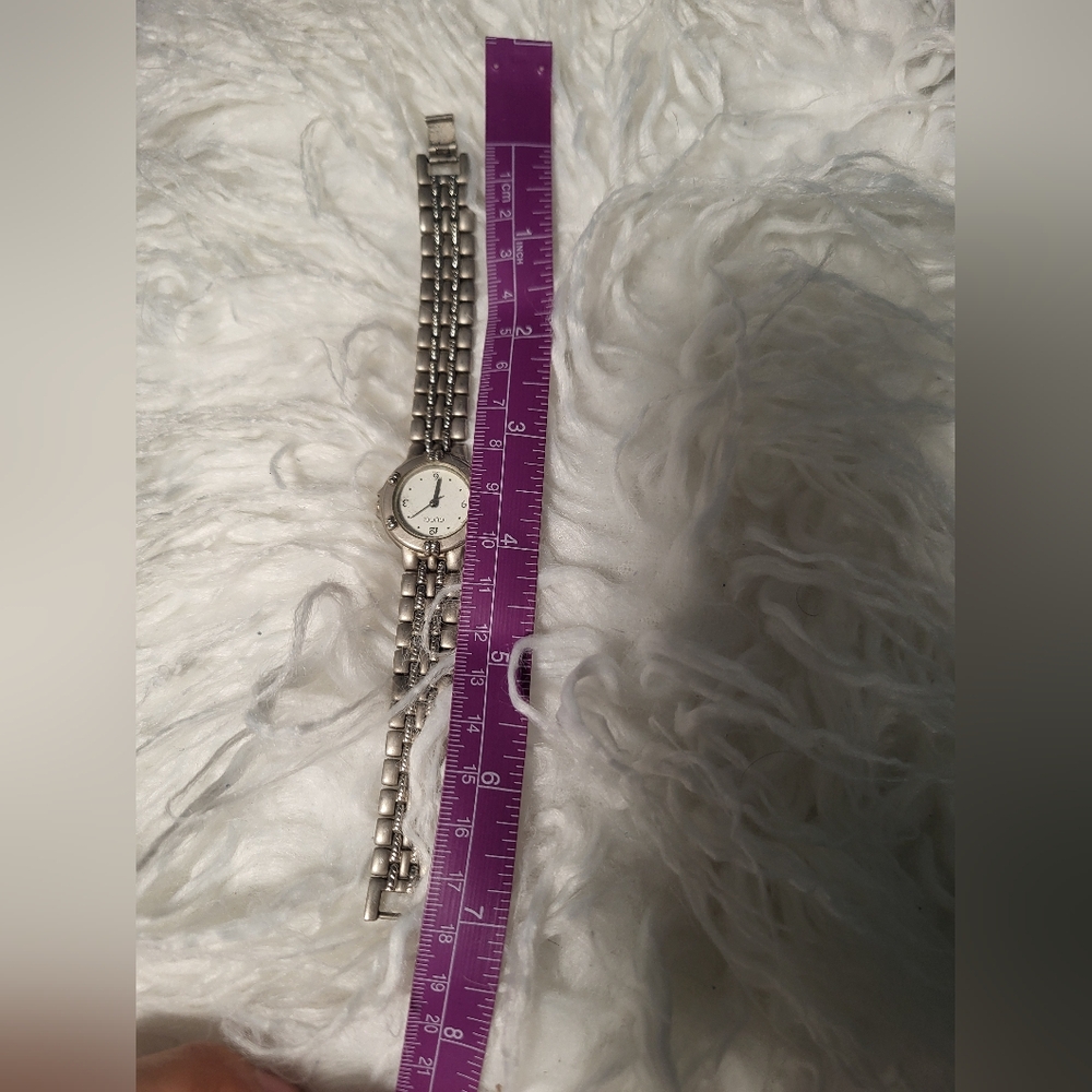 Vintage Gucci Two Tone Woman’s Watch - Picture 8 of 9